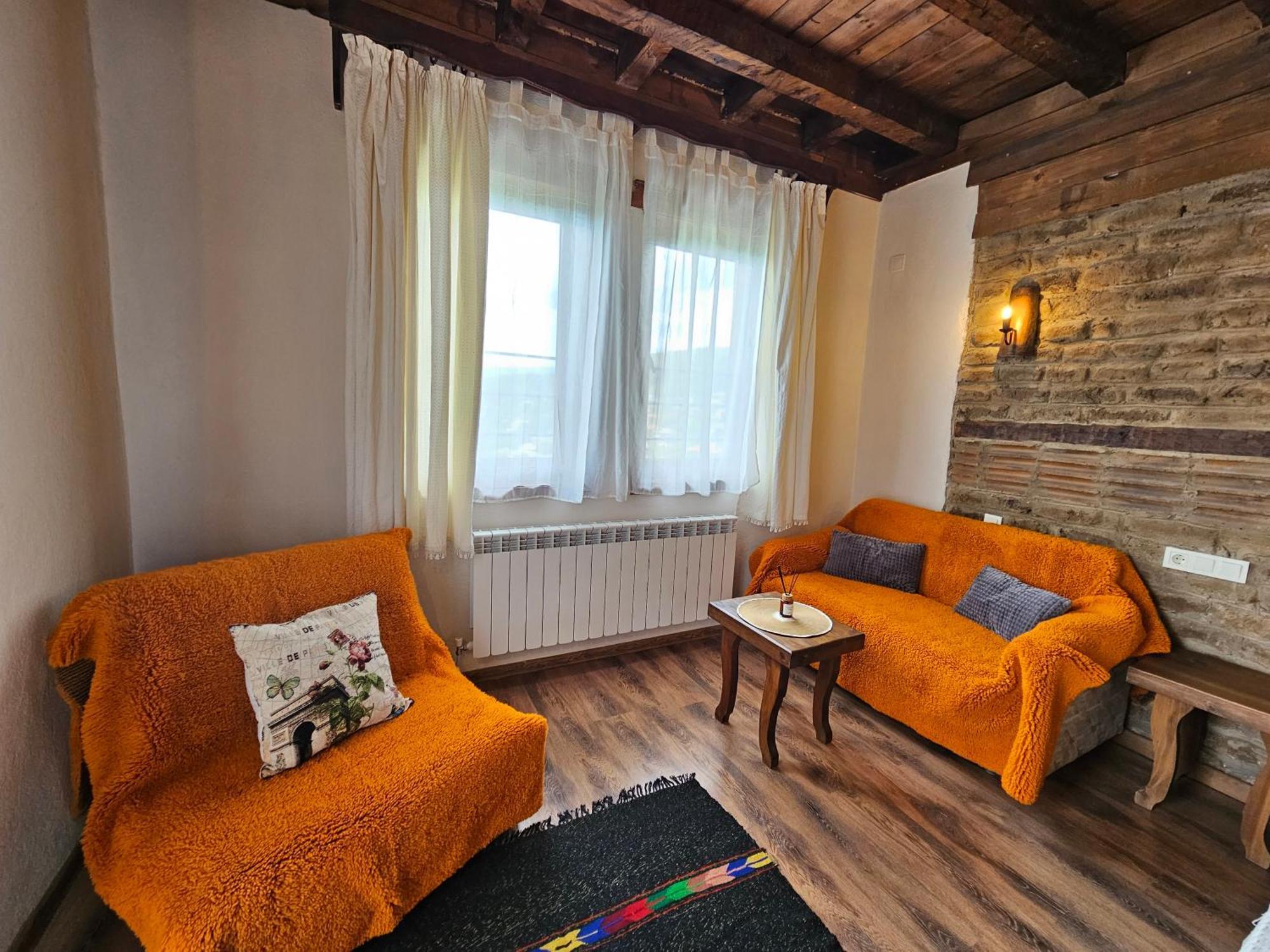 Панорама Хаус Лещен И Еко Къщи Дървена И Землянка Exterior foto